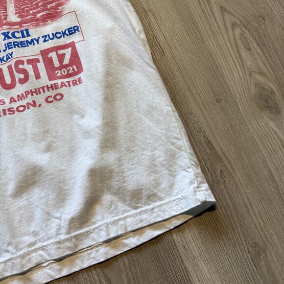 Red Rocks Quinn XCII Chelsea Cutler Jeremy Zucker Ayokay White Tee Shirt Sz XL - Picture 5 of 5